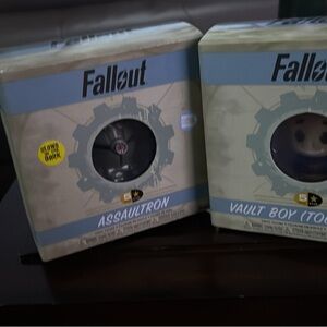 Fallout Assaultron and Vault Boy Figures(3)